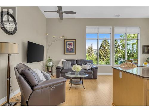 1495 Graham Street Unit# 409, Kelowna, BC - Indoor Photo Showing Living Room