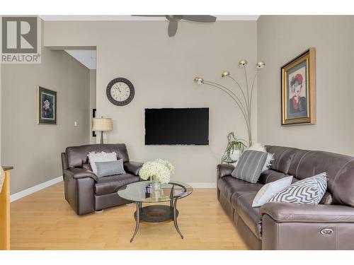 1495 Graham Street Unit# 409, Kelowna, BC - Indoor Photo Showing Living Room