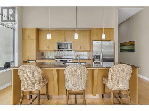 1495 Graham Street Unit# 409, Kelowna, BC - Indoor Photo Showing Kitchen With Stainless Steel Kitchen