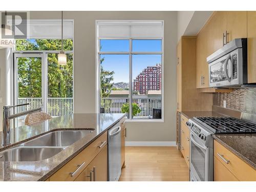 1495 Graham Street Unit# 409, Kelowna, BC - Indoor Photo Showing Kitchen With Double Sink