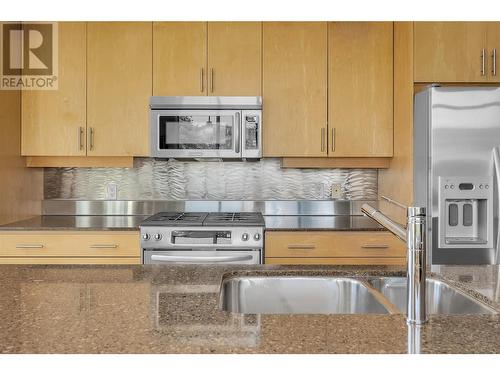 1495 Graham Street Unit# 409, Kelowna, BC - Indoor Photo Showing Kitchen With Double Sink