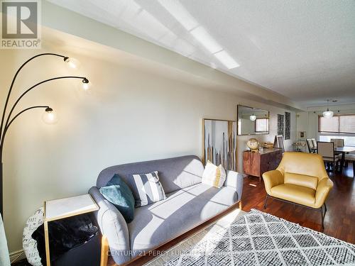 6 Smales Drive, Ajax, ON - Indoor Photo Showing Living Room