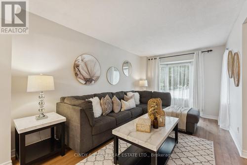 81 Beechnut Crescent, Clarington, ON - Indoor Photo Showing Living Room