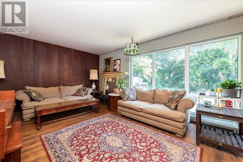 201 Birkdale Road, Toronto, ON - Indoor Photo Showing Living Room