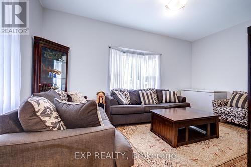 853 Simcoe Street S, Oshawa, ON - Indoor Photo Showing Living Room