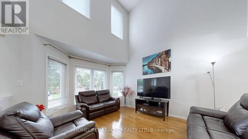 11 Badger Avenue, Brampton, ON - Indoor Photo Showing Living Room