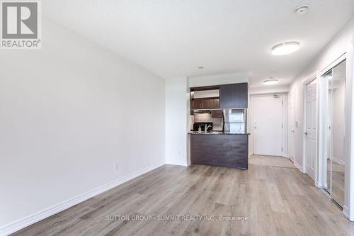 906 - 2391 Central Park Drive, Oakville, ON - Indoor Photo Showing Kitchen