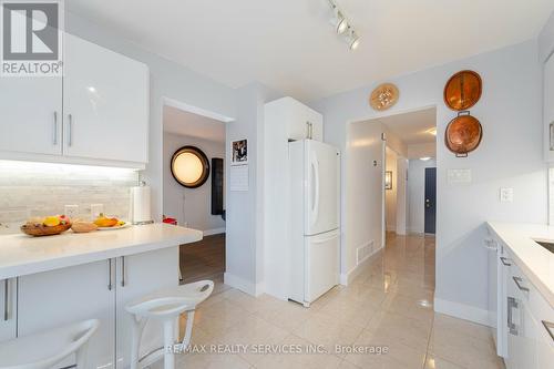 13 Barrington Crescent, Brampton, ON - Indoor Photo Showing Kitchen