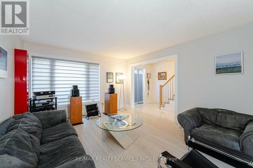 13 Barrington Crescent, Brampton, ON - Indoor Photo Showing Living Room