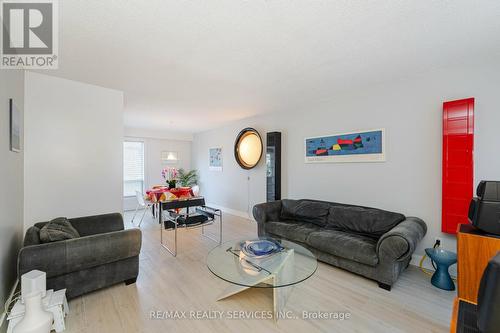 13 Barrington Crescent, Brampton, ON - Indoor Photo Showing Living Room