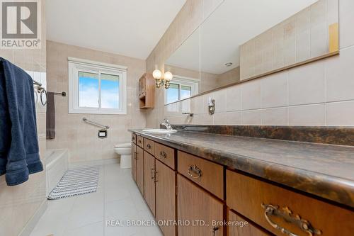 9110 Tenth Line, Halton Hills, ON - Indoor Photo Showing Bathroom