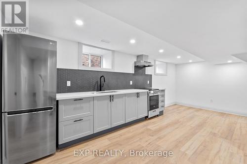 286 East 18Th Street, Hamilton, ON - Indoor Photo Showing Kitchen