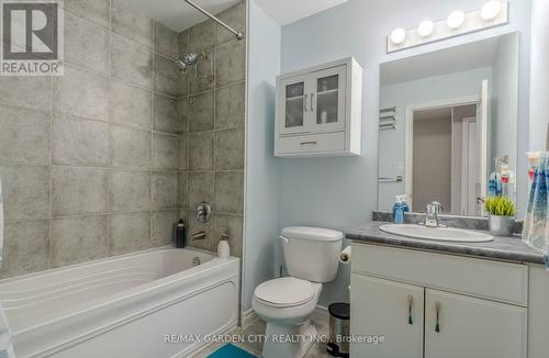 77 Willow Lane, Grimsby, ON - Indoor Photo Showing Bathroom