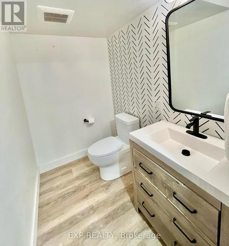 89 Washington Street, Brant, ON - Indoor Photo Showing Bathroom