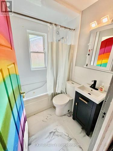 89 Washington Street, Brant, ON - Indoor Photo Showing Bathroom