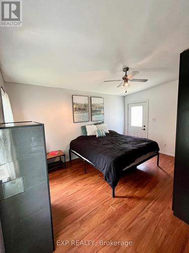 89 Washington Street, Brant, ON - Indoor Photo Showing Bedroom