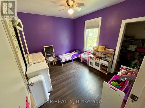 89 Washington Street, Brant, ON - Indoor Photo Showing Bedroom