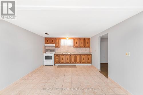 111 Nugent Drive, Hamilton, ON - Indoor Photo Showing Kitchen