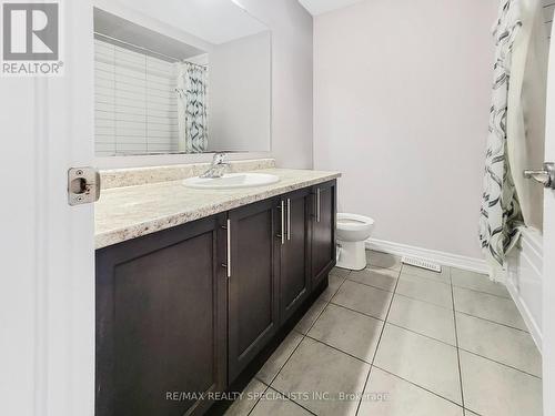 2 - 740 Linden Drive N, Cambridge, ON - Indoor Photo Showing Bathroom