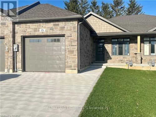 15 Nyah Court, Kincardine, ON - Outdoor