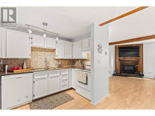 1481 Inkar Road Unit# 12, Kelowna, BC - Indoor Photo Showing Kitchen With Fireplace