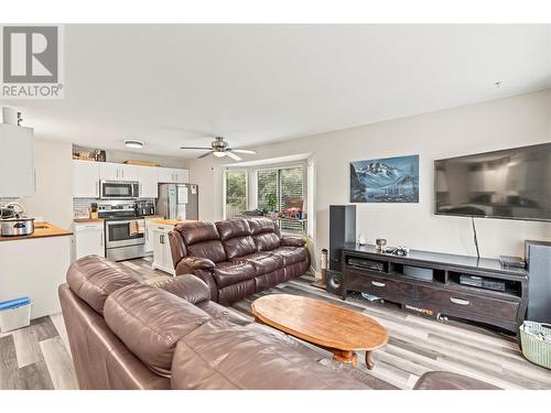 2306 39 Street Unit# 1, Vernon, BC - Indoor Photo Showing Living Room