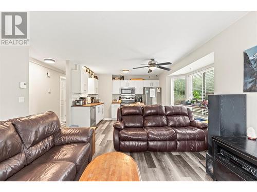 2306 39 Street Unit# 1, Vernon, BC - Indoor Photo Showing Living Room