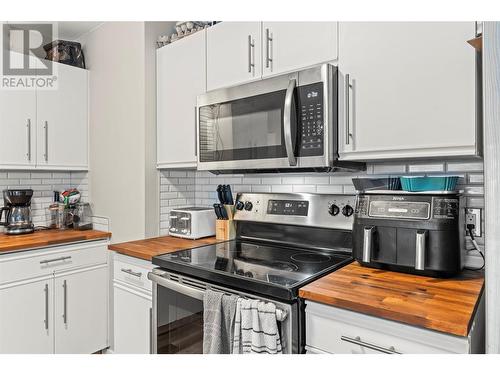 2306 39 Street Unit# 1, Vernon, BC - Indoor Photo Showing Kitchen