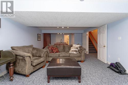 22 - 20 Windemere Place, St. Thomas, ON - Indoor Photo Showing Living Room