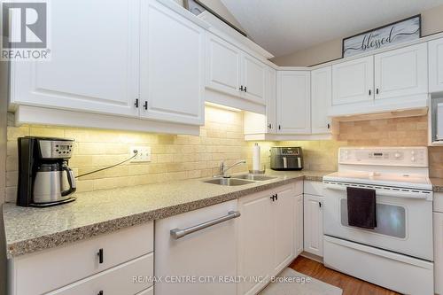 22 - 20 Windemere Place, St. Thomas, ON - Indoor Photo Showing Kitchen With Double Sink