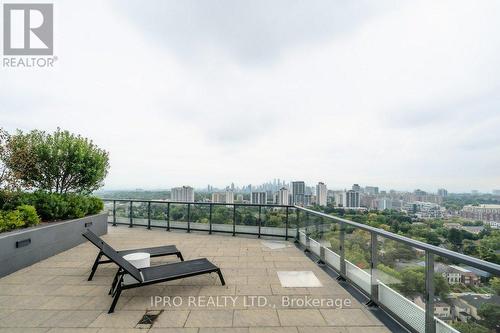 1205 - 11 Lillian Street, Toronto, ON - Outdoor With View