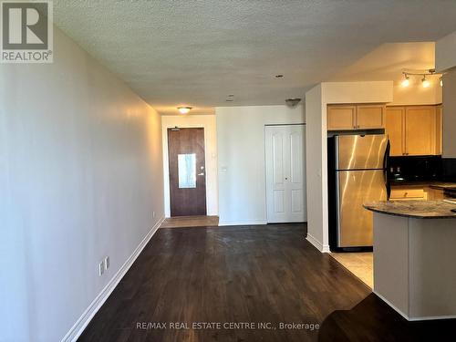 711 - 4080 Living Arts Drive, Mississauga, ON - Indoor Photo Showing Kitchen