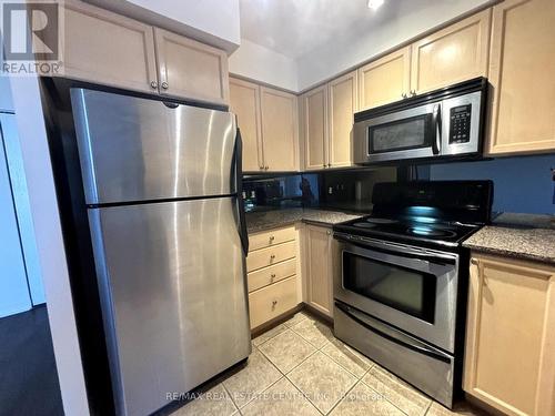 711 - 4080 Living Arts Drive, Mississauga, ON - Indoor Photo Showing Kitchen