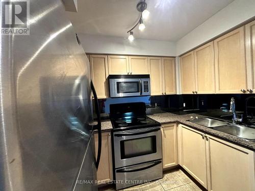 711 - 4080 Living Arts Drive, Mississauga, ON - Indoor Photo Showing Kitchen