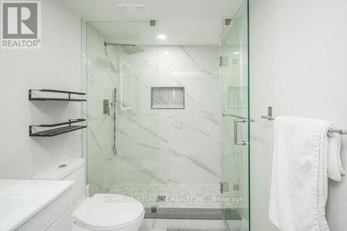 1305 Consort Crescent, Burlington, ON - Indoor Photo Showing Bathroom