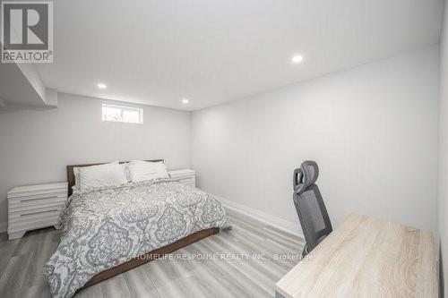 1305 Consort Crescent, Burlington, ON - Indoor Photo Showing Bedroom