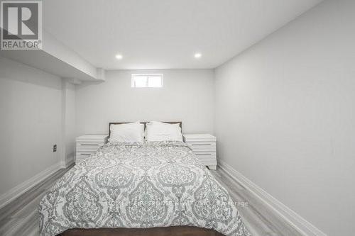 1305 Consort Crescent, Burlington, ON - Indoor Photo Showing Bedroom