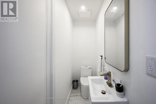 1305 Consort Crescent, Burlington, ON - Indoor Photo Showing Bathroom