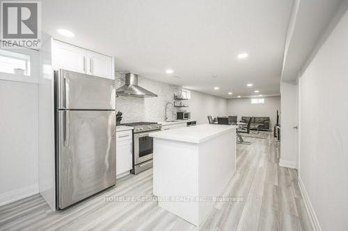 1305 Consort Crescent, Burlington, ON - Indoor Photo Showing Kitchen