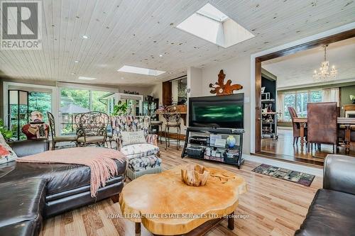 2299 Fassel Avenue, Burlington, ON - Indoor Photo Showing Living Room