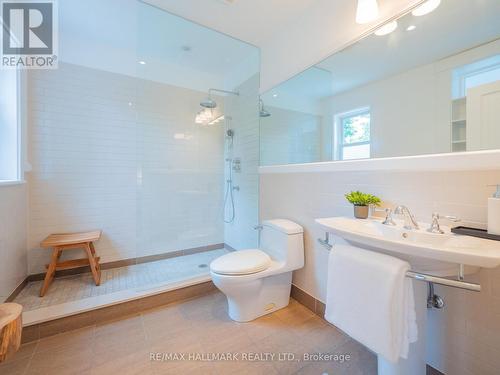 7 Playter Crescent, Toronto, ON - Indoor Photo Showing Bathroom