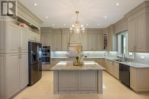 20 Kingstree Court, Whitchurch-Stouffville, ON - Indoor Photo Showing Kitchen With Stainless Steel Kitchen With Upgraded Kitchen