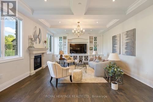 20 Kingstree Court, Whitchurch-Stouffville, ON - Indoor Photo Showing Living Room With Fireplace