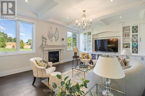 20 Kingstree Court, Whitchurch-Stouffville, ON - Indoor Photo Showing Living Room With Fireplace