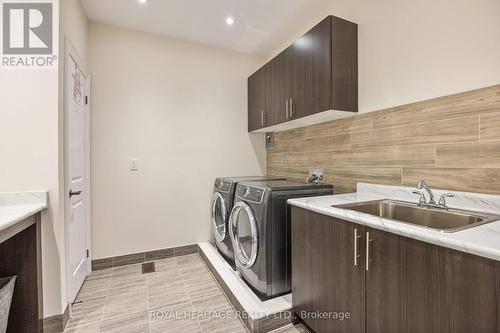 20 Kingstree Court, Whitchurch-Stouffville, ON - Indoor Photo Showing Laundry Room