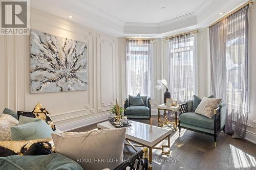 20 Kingstree Court, Whitchurch-Stouffville, ON - Indoor Photo Showing Living Room