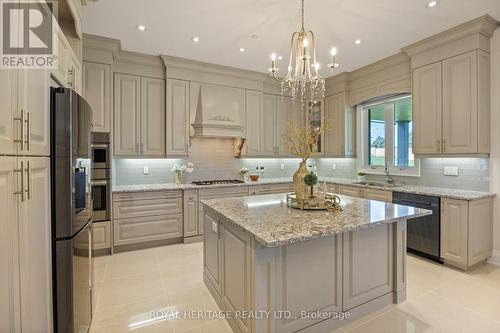 20 Kingstree Court, Whitchurch-Stouffville, ON - Indoor Photo Showing Kitchen With Upgraded Kitchen