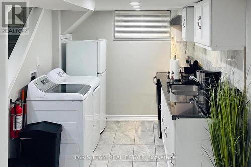 164 Eagle Street, Newmarket, ON - Indoor Photo Showing Laundry Room