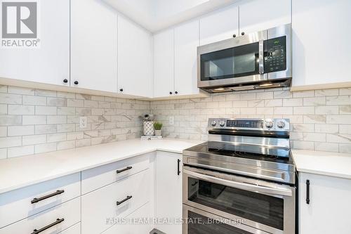 603 - 302 Essa Road, Barrie, ON - Indoor Photo Showing Kitchen