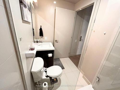 716-39 Brant St, Toronto, ON - Indoor Photo Showing Bathroom